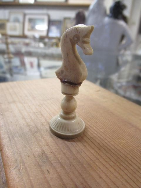 BOXED BONE CHESS PIECES Image