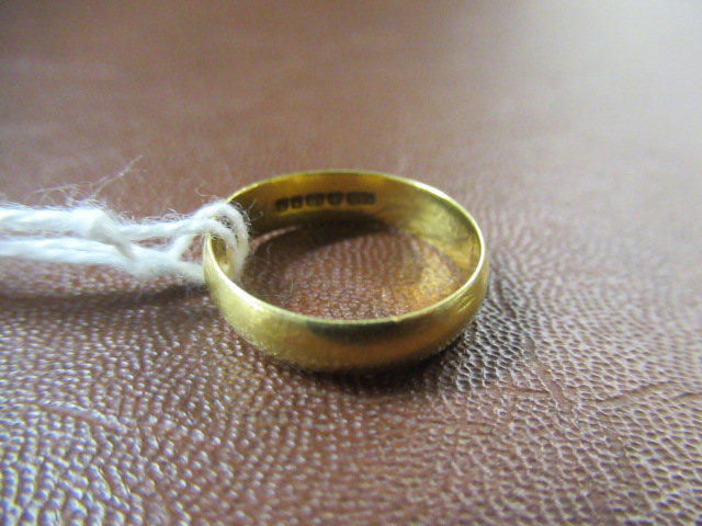 18CT GOLD WEDDING BAND Image