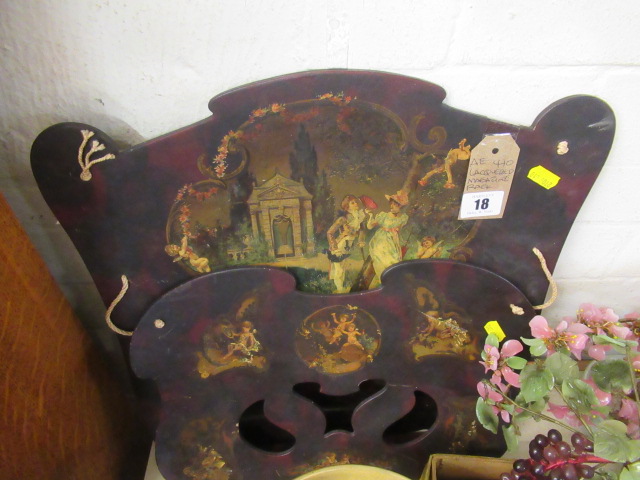 LACQUERED MAGAZINE RACK Image