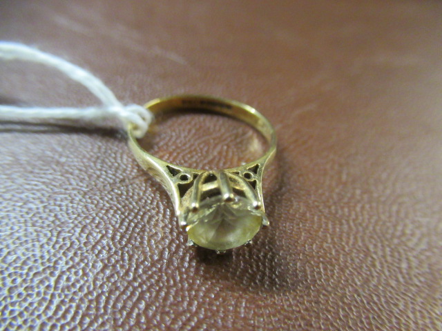 9CT GOLD SOLITAIRE RING Image