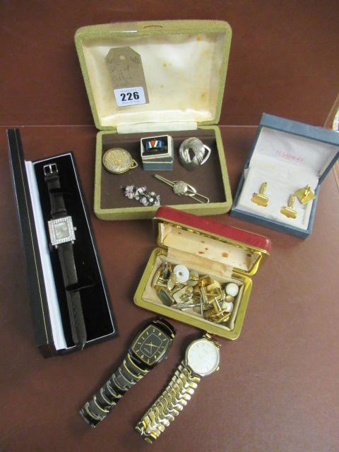QUANTITY OF COSTUME JEWELLERY Image