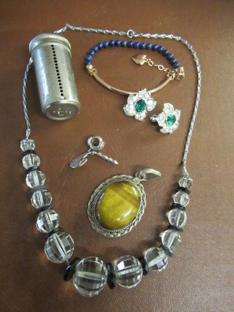 SILVER PALLETTE CHARM PASTE CLIP EARRINGS AND PENDANT ETC Image