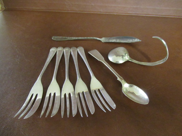 QUANTITY OF SILVER CUTLERY Image