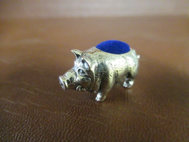 SILVER PIG PIN CUSHION Image