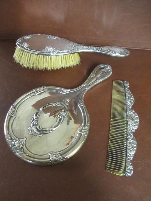 SILVER DRESSING TABLE SET Image