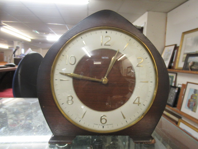 SMITHS MANTLE CLOCK WITH KEY Image
