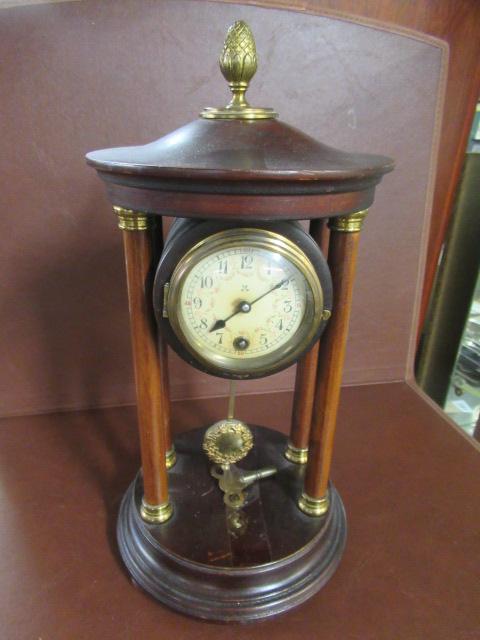 PENDULUM MANTLE CLOCK Image