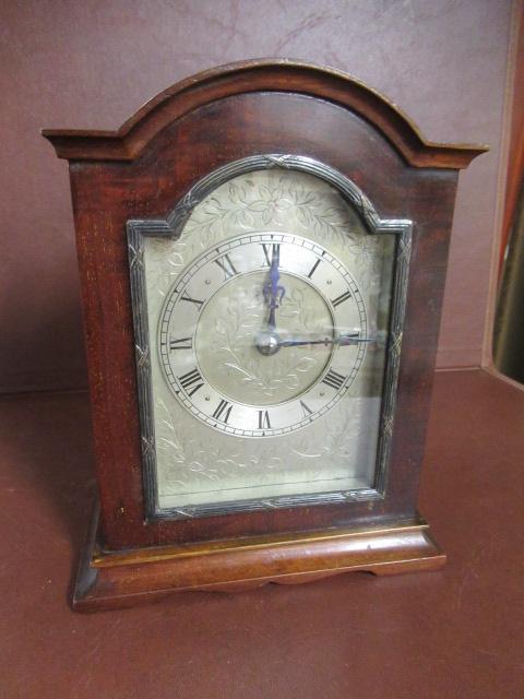 MAHOGANY CASED MANTLE CLOCK Image