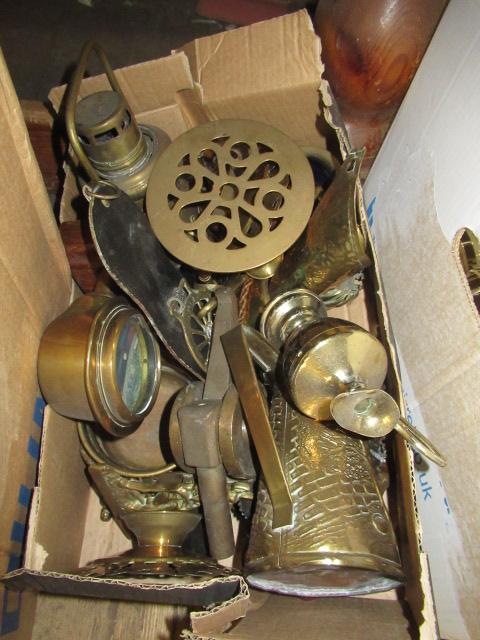 BOX OF BRASSWARE ETC Image