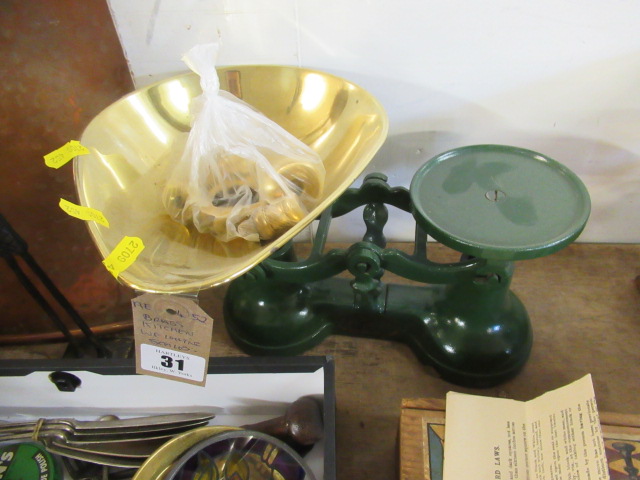 BRASS KITCHEN WEIGHING SCALES Image