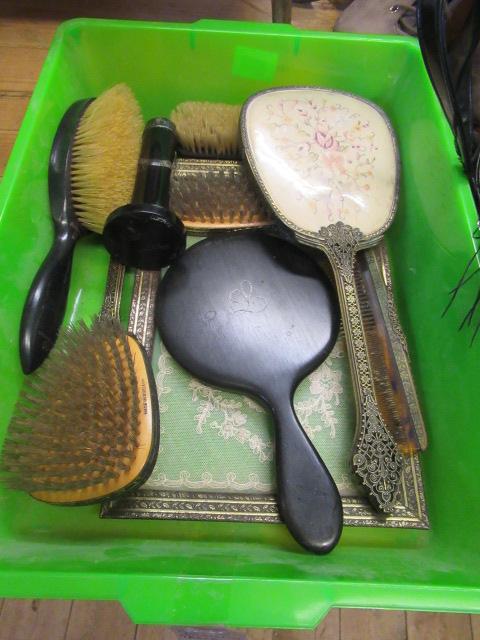COLLECTION OF DRESSING TABLE ITEMS Image