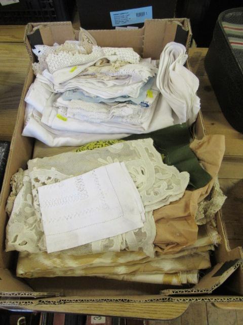 BOX OF TABLE LINEN AND LACE ETC Image