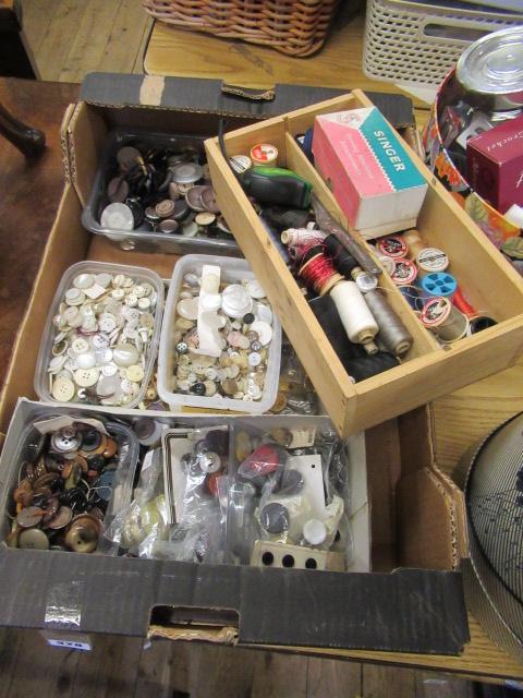 LARGE BOX OF VINTAGE BUTTONS ETC Image