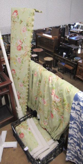 PAIR OF FLORAL CURTAINS AND THROW Image