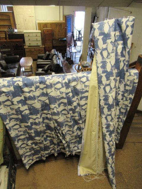 PAIR OF FISH DESIGN CURTAINS AND BLIND Image