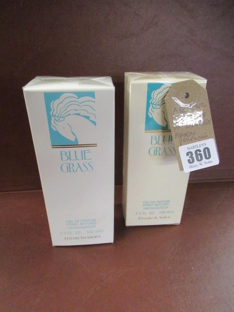 TWO SEALED AND BOXED BOTTLES OF ELIZABETH ARDEN BLUE GRASS EAU DE PARFUM Image