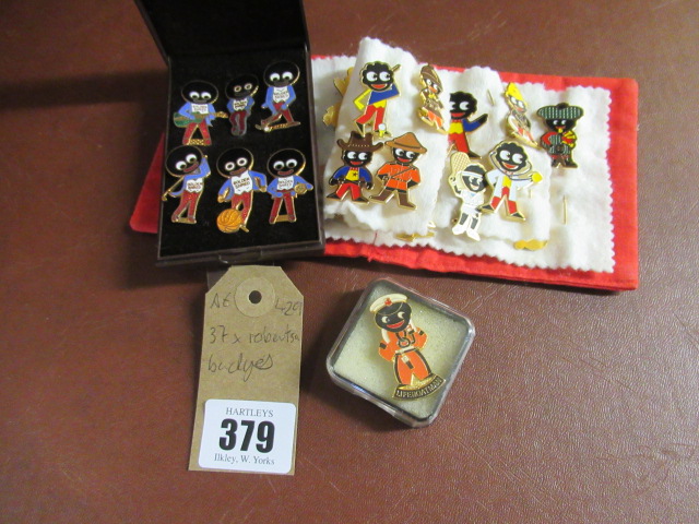 THRITY SEVEN ROBERTSONS BADGES Image