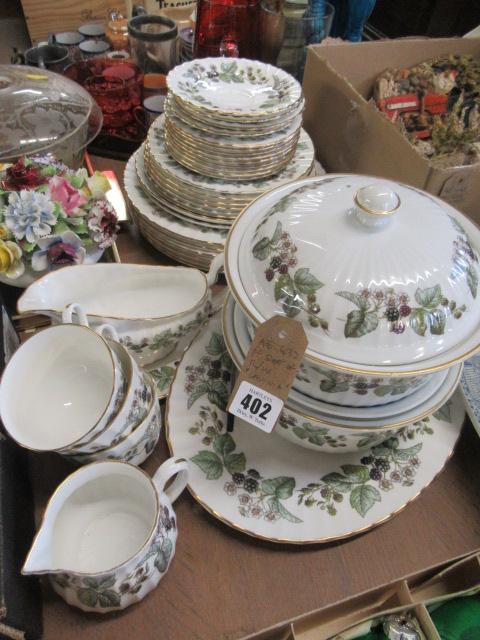 PART SET ROYAL WORCESTER LAVINIA PATTERN DINNERWARE Image
