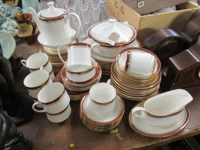 QUANTITY OF ROYAL ALBERT HOLLYWOOD PATTERN DINNER SERVICE Image