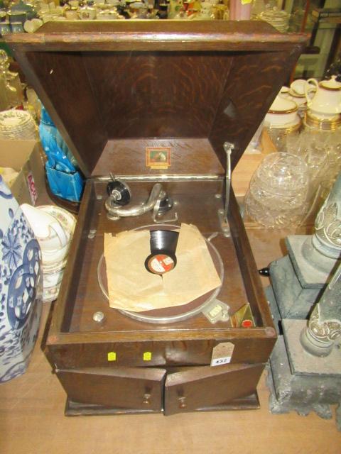 VINTAGE GRAMOPHONE ETC Image