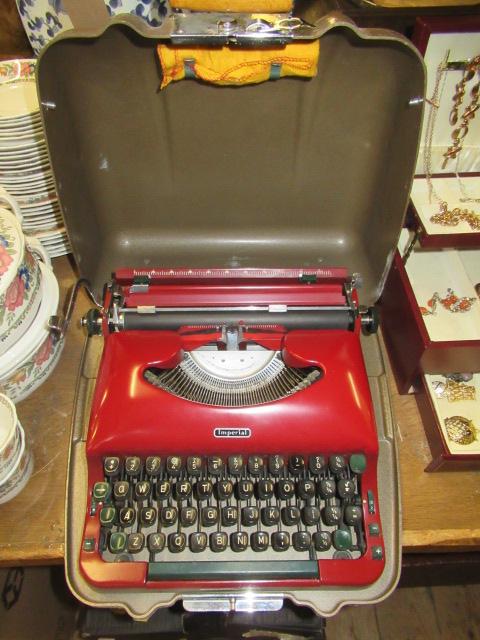IMPERIAL MANUAL TYPEWRITER Image