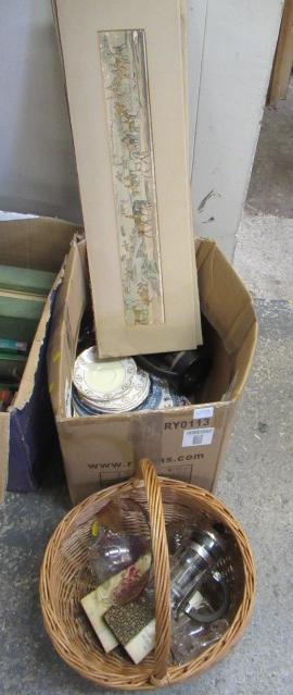 BOX OF MISCELLANEOUS Image