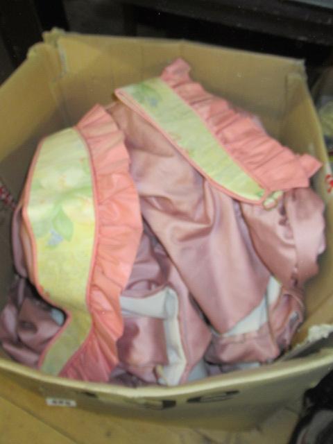 TWO PAIRS OF CURTAINS 400CM BY 200CM AND 140 BY 160 APPROX Image