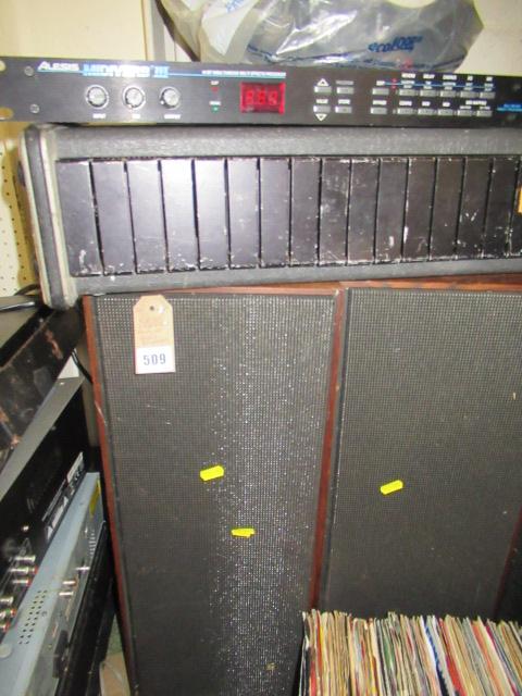 PAIR OF ROSEWOOD BANG AND OLUFSEN AUDIO SPEAKERS Image
