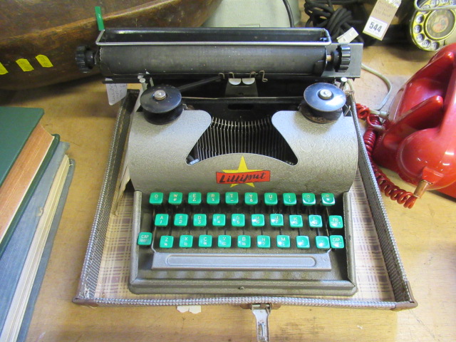 LILIPUT JUNIOR TYPEWRITER AND CASE Image