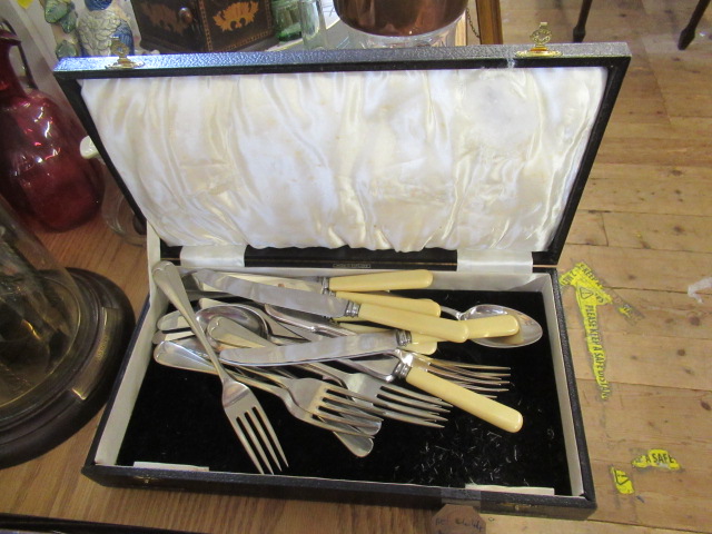 BOX OF CUTLERY Image