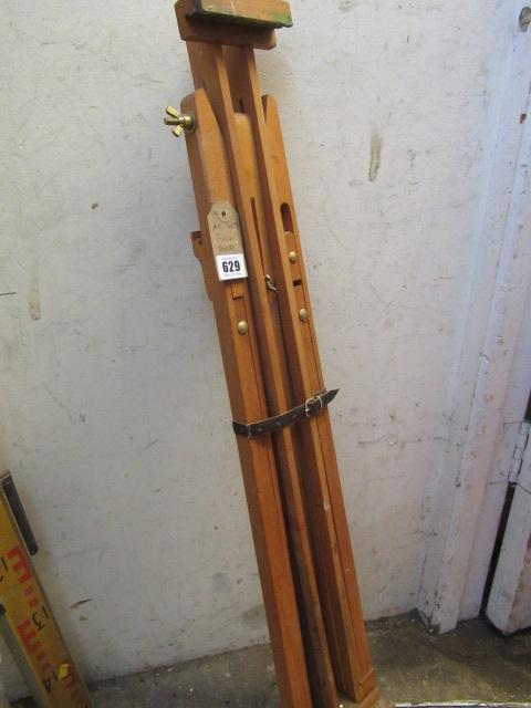 FIELD EASEL Image