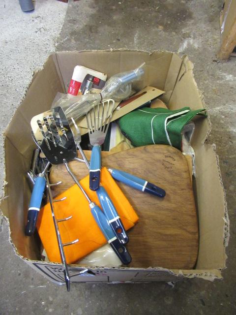 BOX OF KITCHENWARE Image