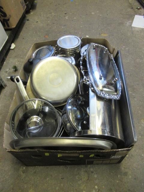 BOX OF METAL KITCHENWARE Image
