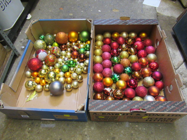 TWO BOXES OF CHRISTMAS BAUBLES Image