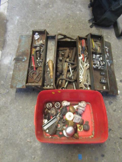 TOOLBOX AND CONTENTS AND A BOX OF DOOR KNOBS Image