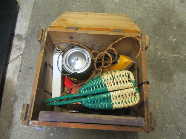 GORDONS GIN ADVERTISING CRATE AND CONTENTS Image
