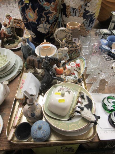 TRAY OF MISCELLANEOUS CERAMICS Image