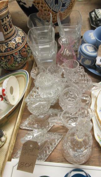 QUANTITY OF GLASSWARE Image