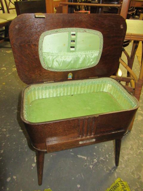 RETRO SEWING BOX Image