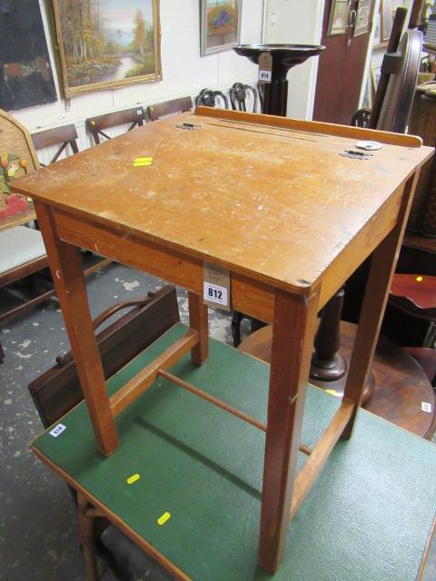 CHILDS SCHOOL DESK Image