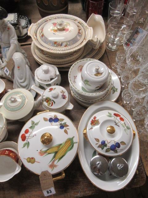 QUANTITY OF ROYAL WORCESTER AND JOHNSONS CERAMICS Image