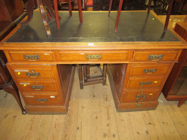 OAK PEDESTAL DESK Image