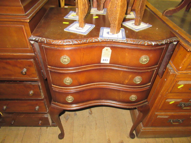 SMALL CHEST OF DRAWERS Image