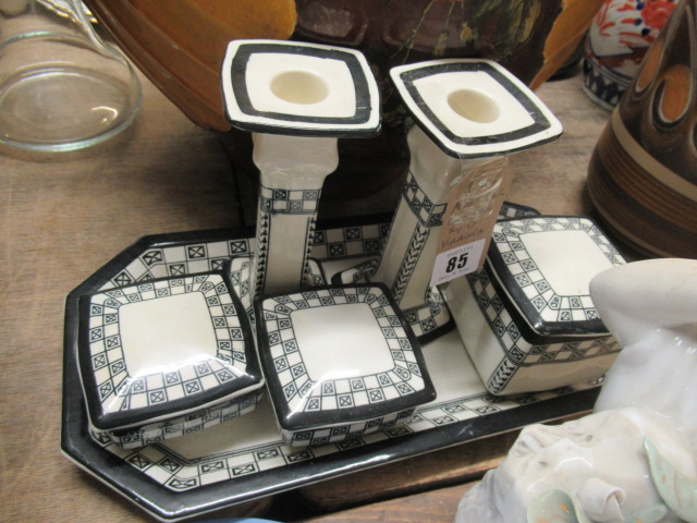 QUANTITY OF ROYAL DOULTON VIRGINIA PATTERN DRESSING TABLE SET Image