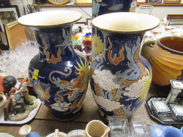PAIR OF LARGE CHINESE DRAGON VASES Image