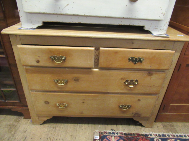 PINE CHEST OF DRAWERS Image