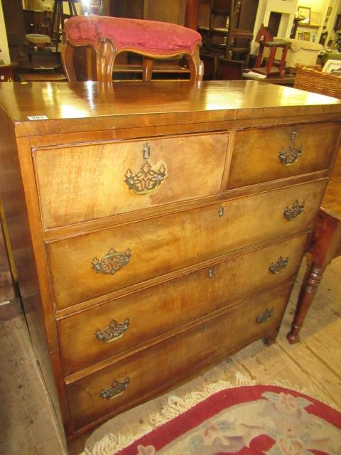 MAHOGANY CHEST OF DRAWERS Image