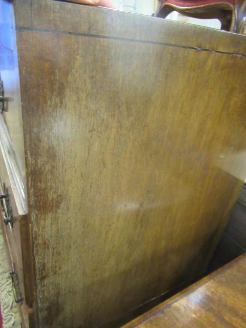 MAHOGANY CHEST OF DRAWERS Image