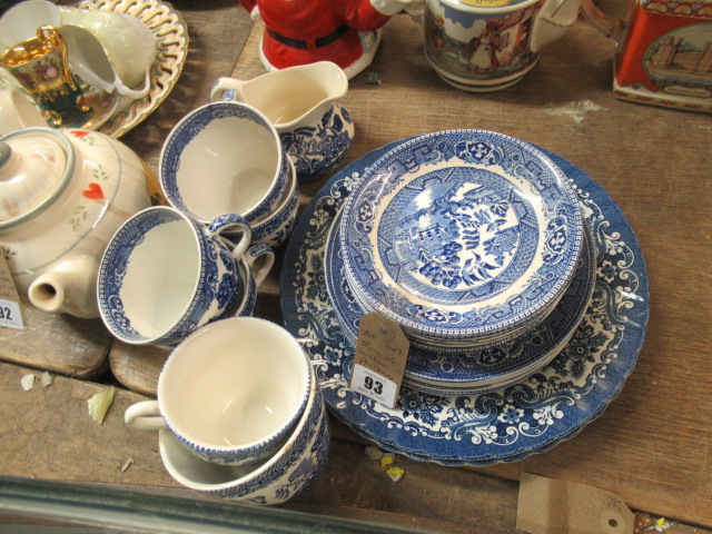 QUANTITY OF WILLOW PATTERN TEA WARE Image