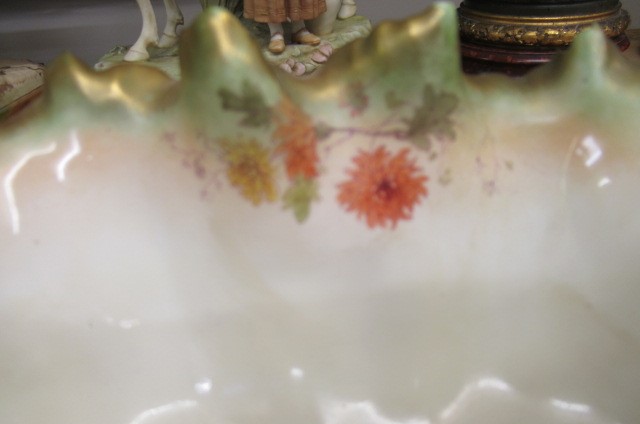 MOORE BROS CENTREPIECE Image